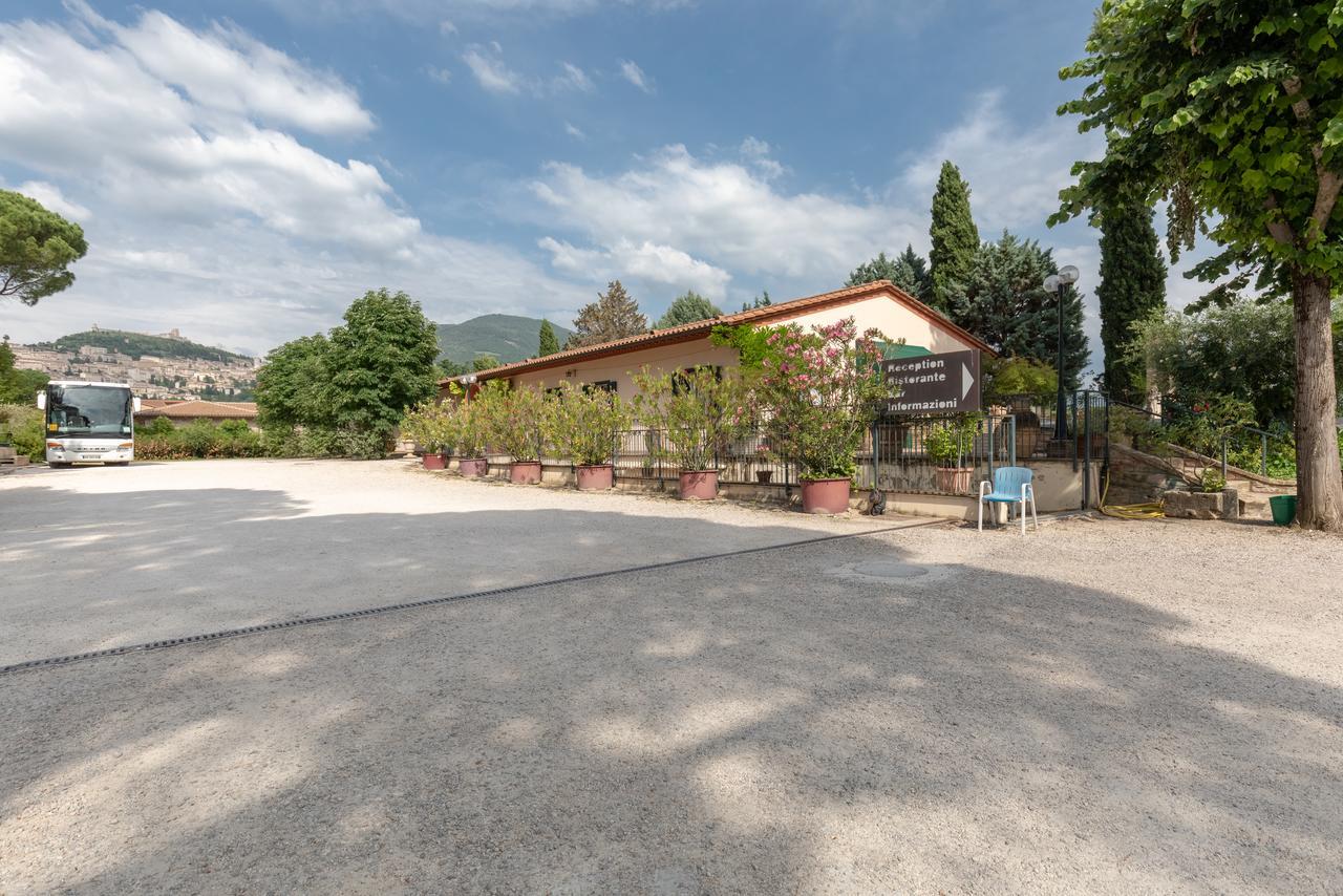 Hotel Villa Elda Ассізі Екстер'єр фото